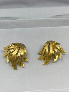 MONET Excellent New condition 18k gold plated - Set Brooch and Earrings. (SKU #418)