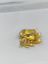 Load image into Gallery viewer, MONET Excellent New condition 18k gold plated - Set Brooch and Earrings. (SKU #418)