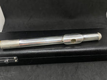 Load image into Gallery viewer, Japanese Estate Aria F200 Flute with Case, No.7905544