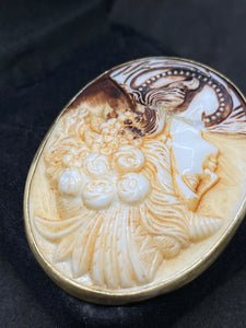 Silver Shell Cameo Woman Brooch 1950s.
