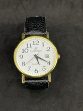 Load image into Gallery viewer, LJ CLASSIQUE GOLD CALENDAR ELEGANT PRECISE QUARTZ GENTLEMEN&#39;S WATCH + SERVICE NEW. (SKU-598)