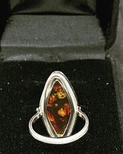 Load image into Gallery viewer, Vintage Sleek Orange Jade Sterling Silver 835 Band Ring - Size 7.0