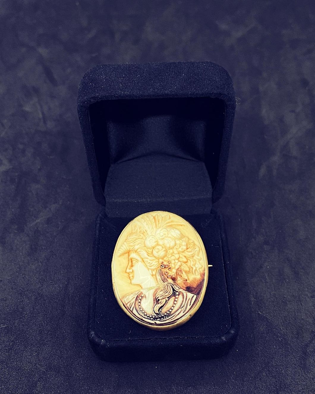 Silver Shell Cameo Woman Brooch 1950s.