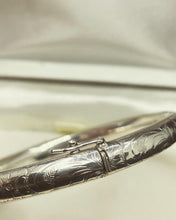 Load image into Gallery viewer, A*D Germany Mid-Century Solid Silver 835 Silver Open Close Bangle Bracelet.
