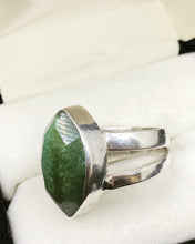 Load image into Gallery viewer, Vintage Sleek Green Jade Sterling Silver Band Ring - Size 7.0 US. (SKU #390)