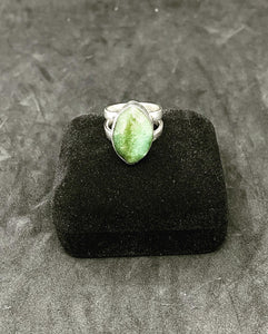 Vintage Sleek Green Jade Sterling Silver Band Ring - Size 7.0 US. (SKU #390)