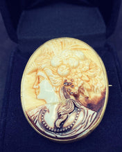 Load image into Gallery viewer, Silver Shell Cameo Woman Brooch 1950s.