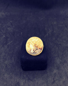 Silver Shell Cameo Woman Brooch 1950s.