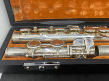 Load image into Gallery viewer, Japanese Estate Aria F200 Flute with Case, No.7905544