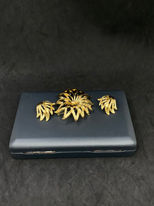 MONET Excellent New condition 18k gold plated - Set Brooch and Earrings. (SKU #418)