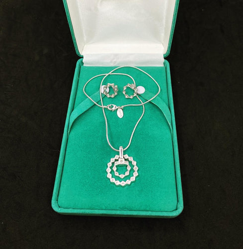 LBVYR Silvertoned with Crystals stones Necklace & Earrings Set